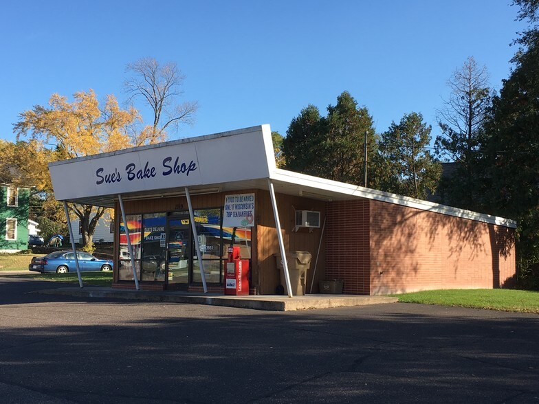 More Photos Of 1319 Birch St, Eau Claire Freestanding For Sale