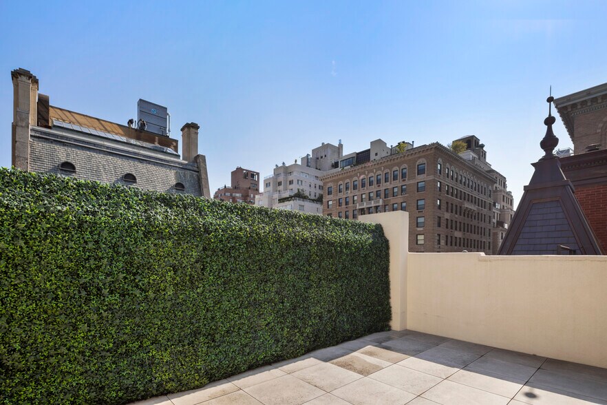 More Photos Of 24 E 64th St, New York Office For Lease