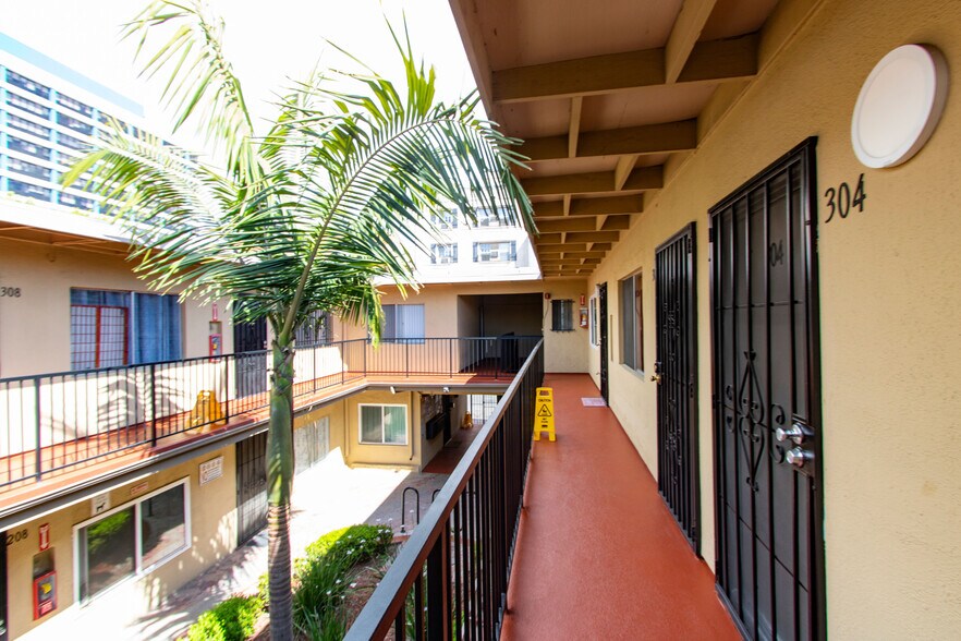 More Photos Of 685 S Coronado St, Los Angeles Apartments For Sale