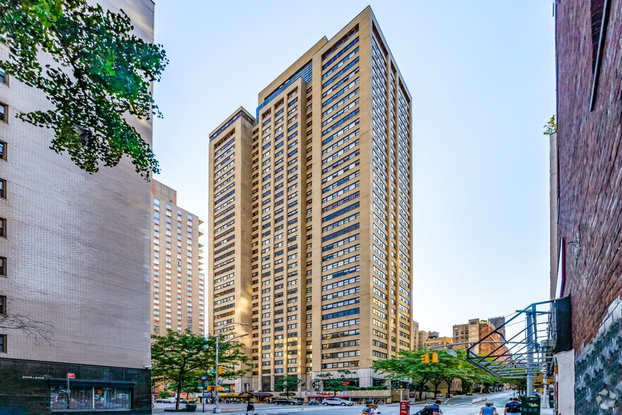 Primary Photo Of 560-576 Third Ave, New York Apartments For Lease