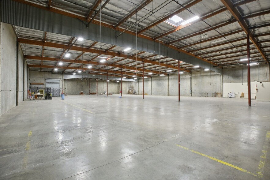 More Photos Of 12753 Moore St, Cerritos Warehouse For Lease