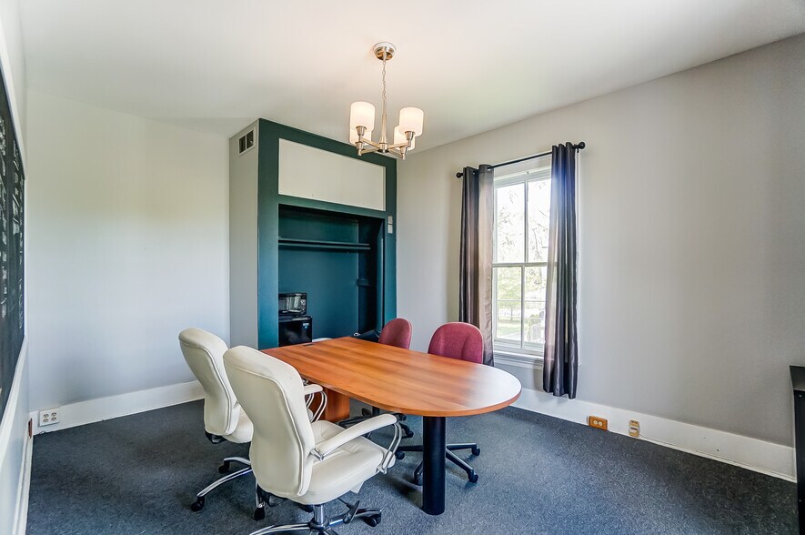 More Photos Of 1550 Lewis Center Rd, Lewis Center Freestanding For Sale