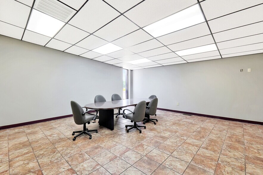 More Photos Of 11209 W Kellogg, Wichita Auto Dealership For Sale