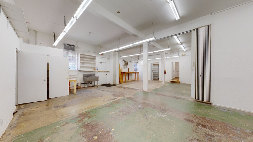 More Photos Of 13031 Montana Ave, Los Angeles Freestanding For Lease