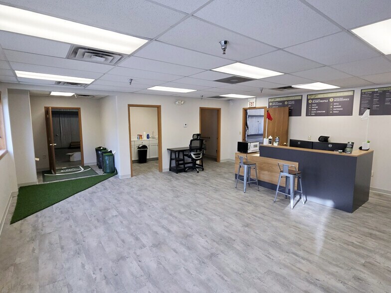 More Photos Of 6720-6740 Commerce Court Dr, Blacklick Warehouse For Lease