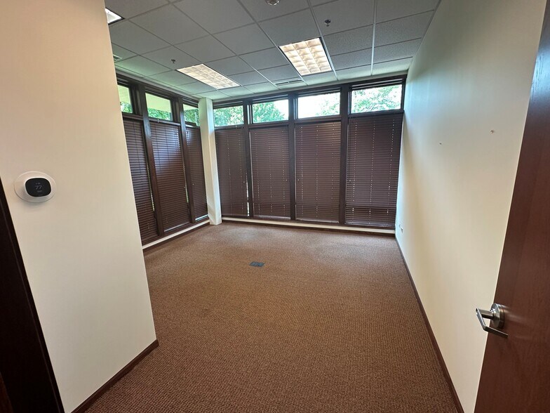 More Photos Of 28367 Davis Pky, Warrenville Office For Lease