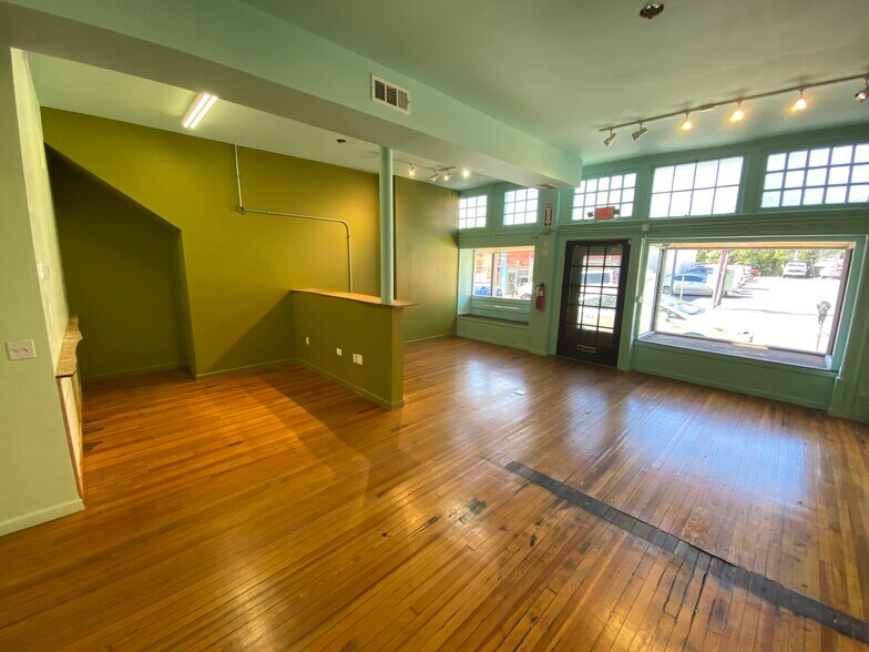 More Photos Of 3815 34th St, Mount Rainier Storefront Retail Office For Lease