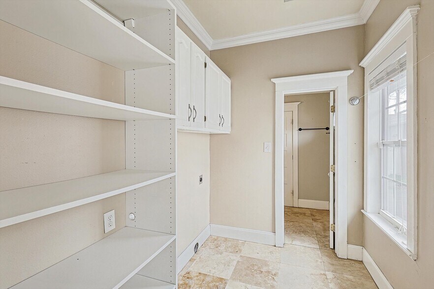 More Photos Of 111 S Pine St, Roanoke General Retail For Sale