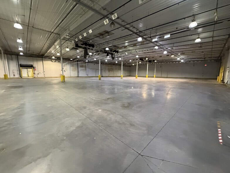 More Photos Of 2996 Hanson St, Fort Myers Warehouse For Lease
