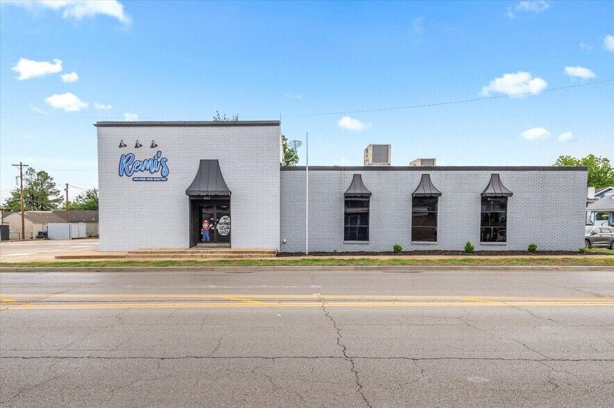More Photos Of 622 SE Frank Phillips Blvd, Bartlesville General Retail For Sale