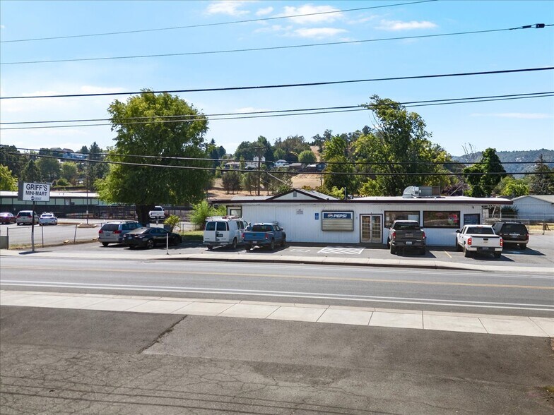 Primary Photo Of 4432 Carnes Rd, Roseburg Convenience Store For Sale