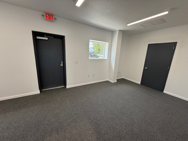 More Photos Of 6940 Sonny Dale Dr, West Melbourne Warehouse For Lease