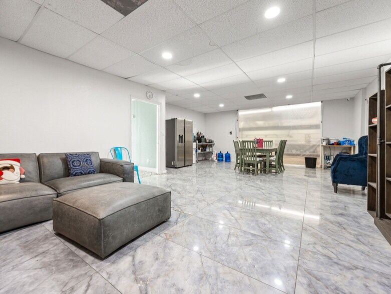 More Photos Of 4239 N 40th Ave, Phoenix Warehouse For Lease