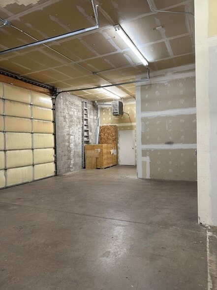 More Photos Of 1539-1553 Paonia Ct, Colorado Springs Light Distribution For Lease