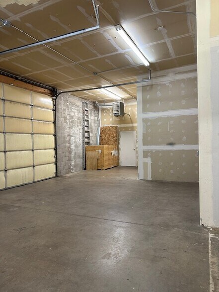 More Photos Of 1539-1553 Paonia Ct, Colorado Springs Light Distribution For Lease