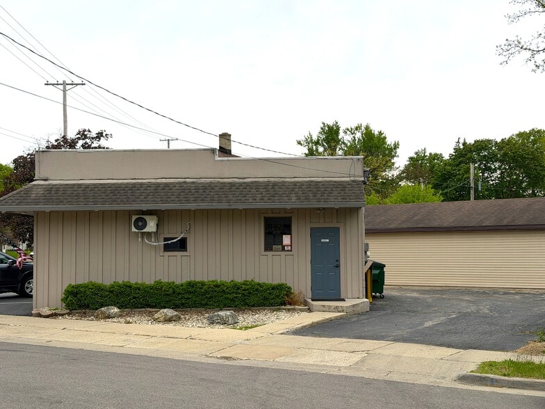 More Photos Of 900 Blackhawk Blvd, South Beloit Multifamily For Sale
