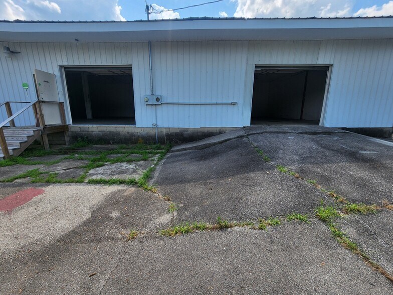 More Photos Of 1230 Jackson St, Columbus Warehouse For Lease