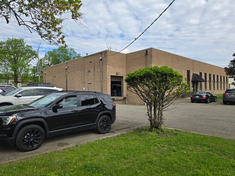 More Photos Of 85 Oak St, Norwood Warehouse For Sale