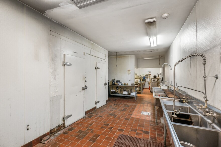 More Photos Of 4070 Country Rd 89, Dunnigan Restaurant For Sale