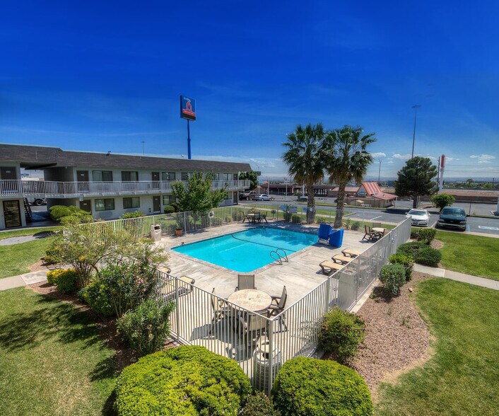 More Photos Of 11049 W Gateway Blvd, El Paso Hotel For Sale