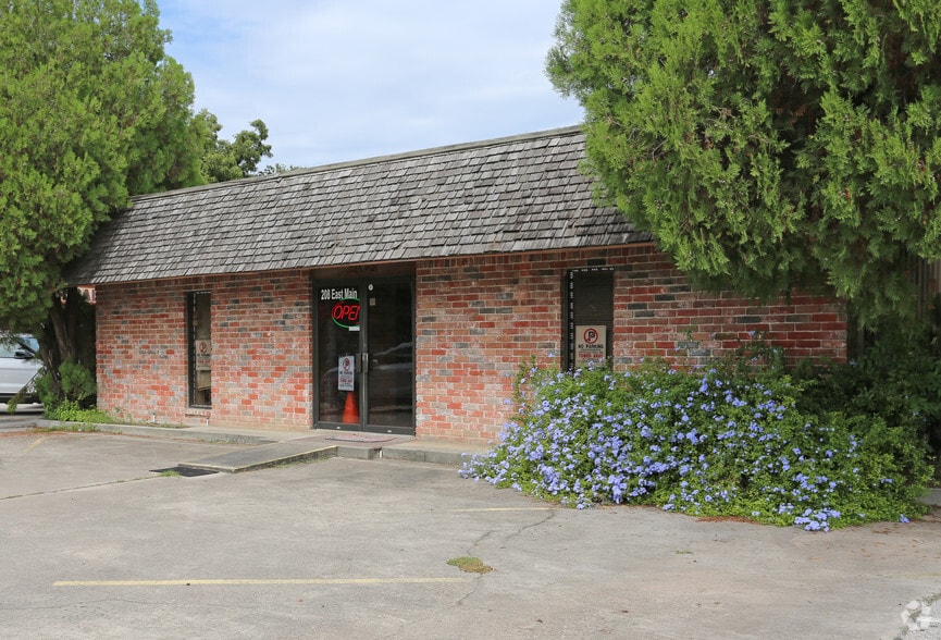 Primary Photo Of 208 E Main St, Tomball Freestanding For Sale