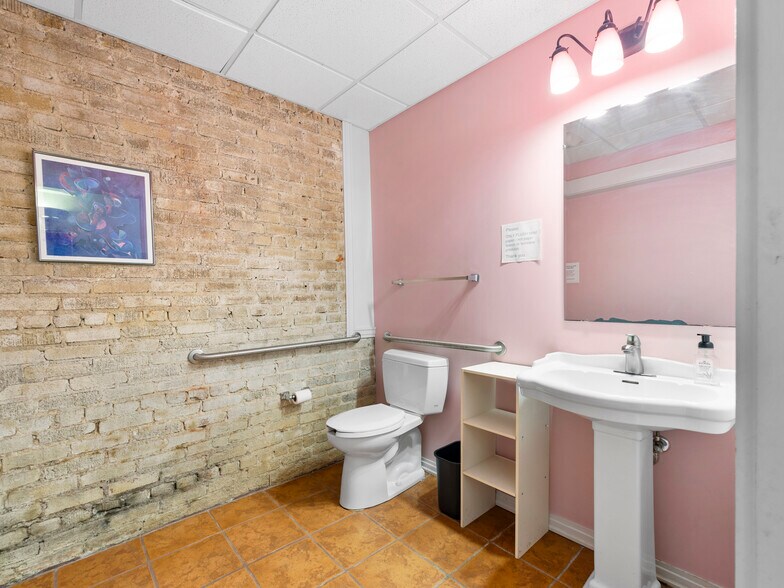 More Photos Of 8 Magnolia Ave, Asheville Office For Lease