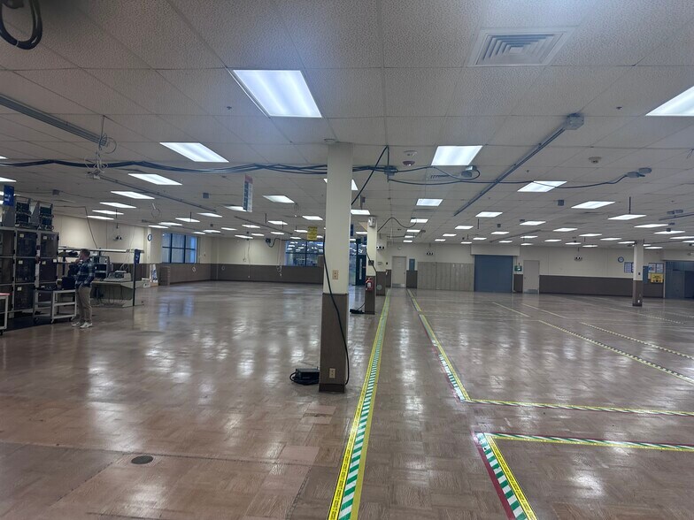 More Photos Of 1 Redcom Ctr, Victor Medical For Lease