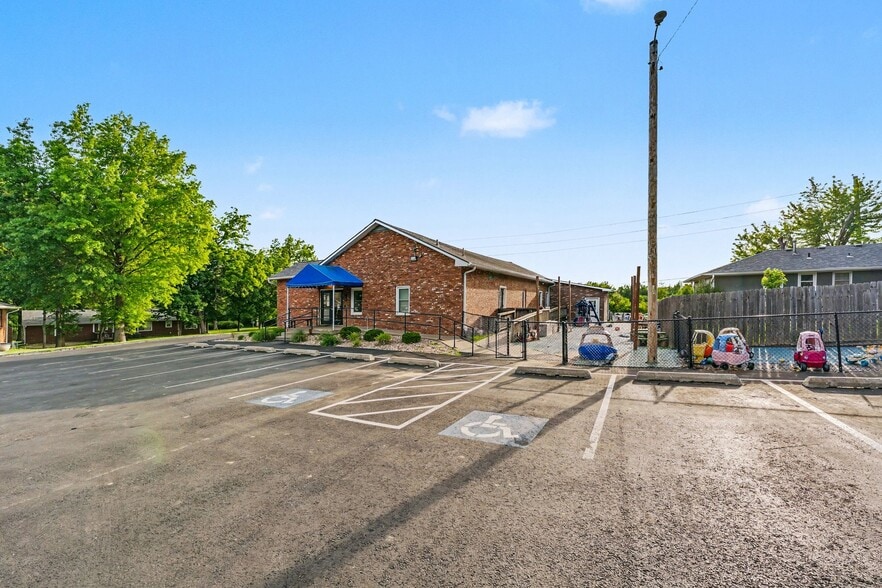 More Photos Of 303 N US Highway 169, Smithville Religious Facility For Sale