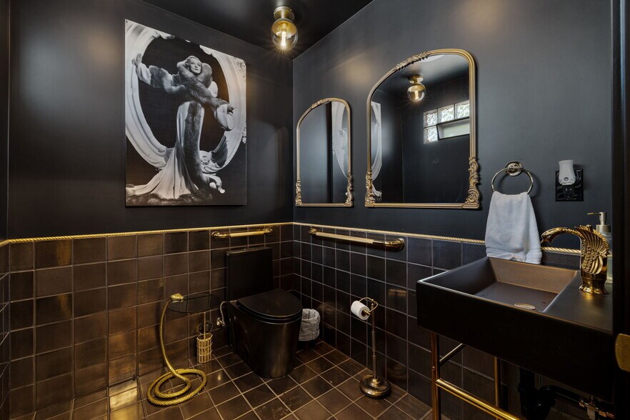 More Photos Of 120 W Vereda Sur, Palm Springs Hotel For Sale