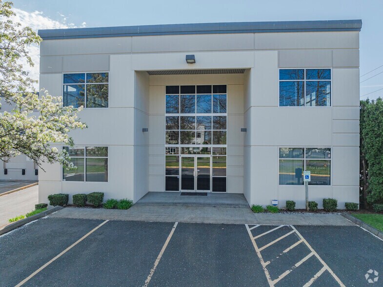 More Photos Of 15022 Puyallup St E, Sumner Distribution For Lease