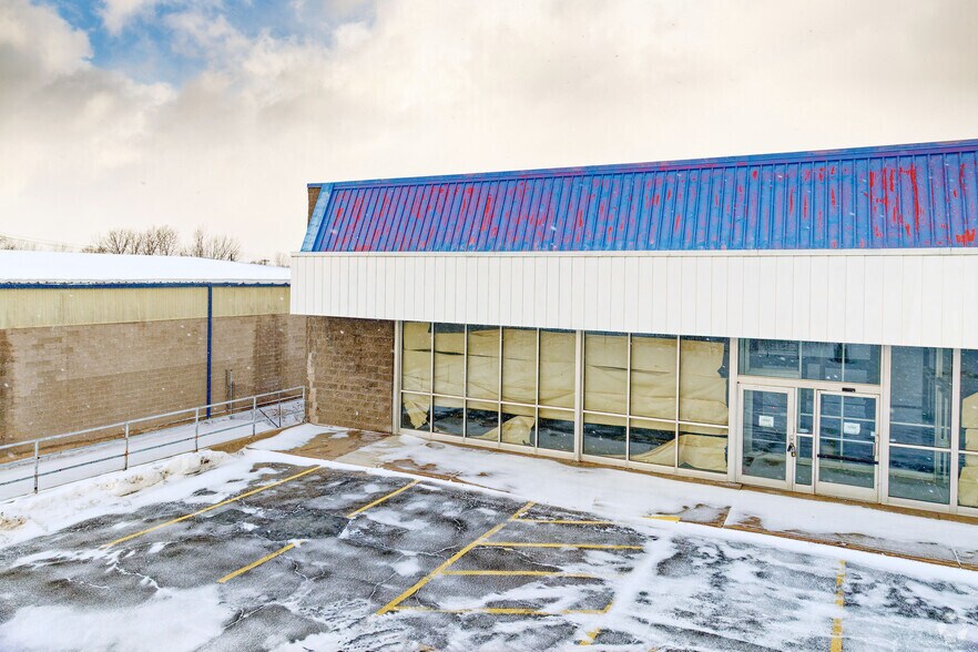 More Photos Of 1181 N Greece Rd, Rochester Freestanding For Lease