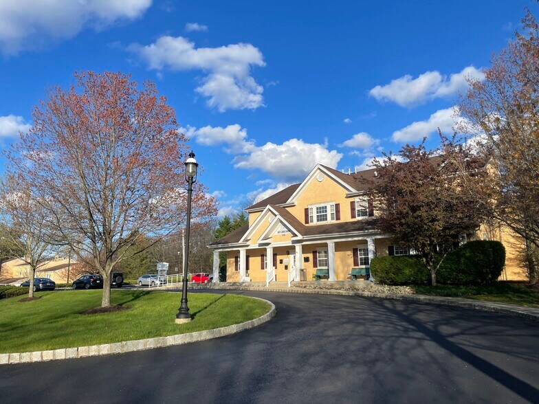 More Photos Of 66 Buck Rd, Southampton Medical For Lease