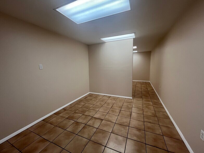 More Photos Of 13740 NW 19th Ave, Opa Locka Warehouse For Lease