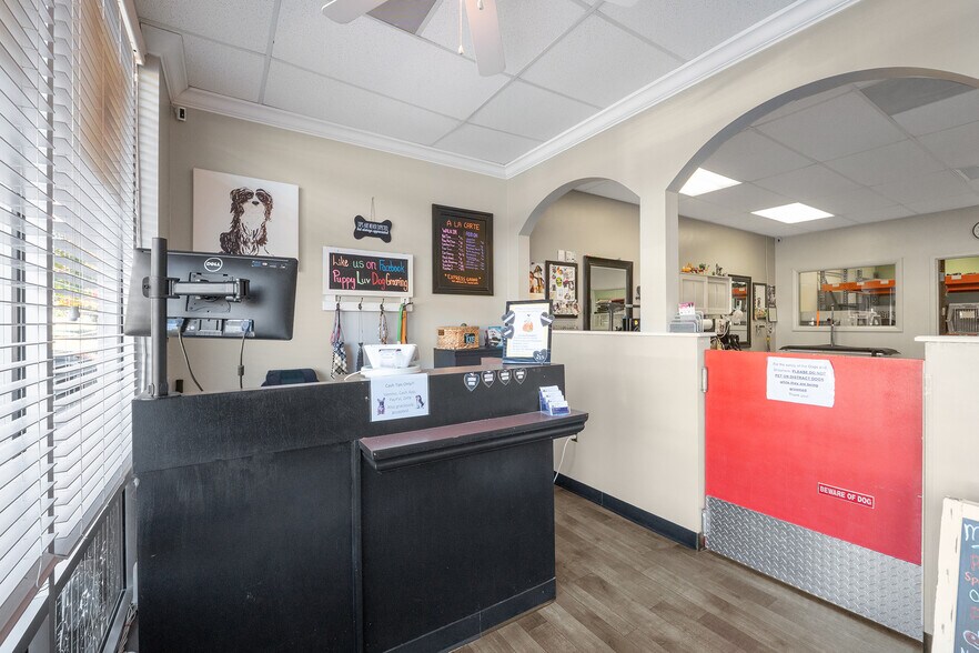 More Photos Of 18505 Statesville Rd, Cornelius Office For Sale