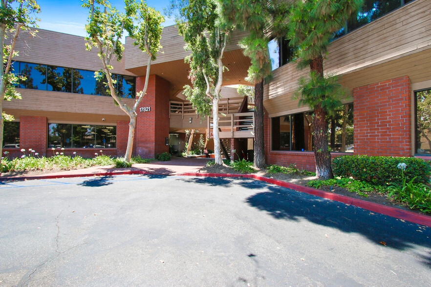 More Photos Of 17821 E 17th St, Tustin Loft Creative Space For Lease