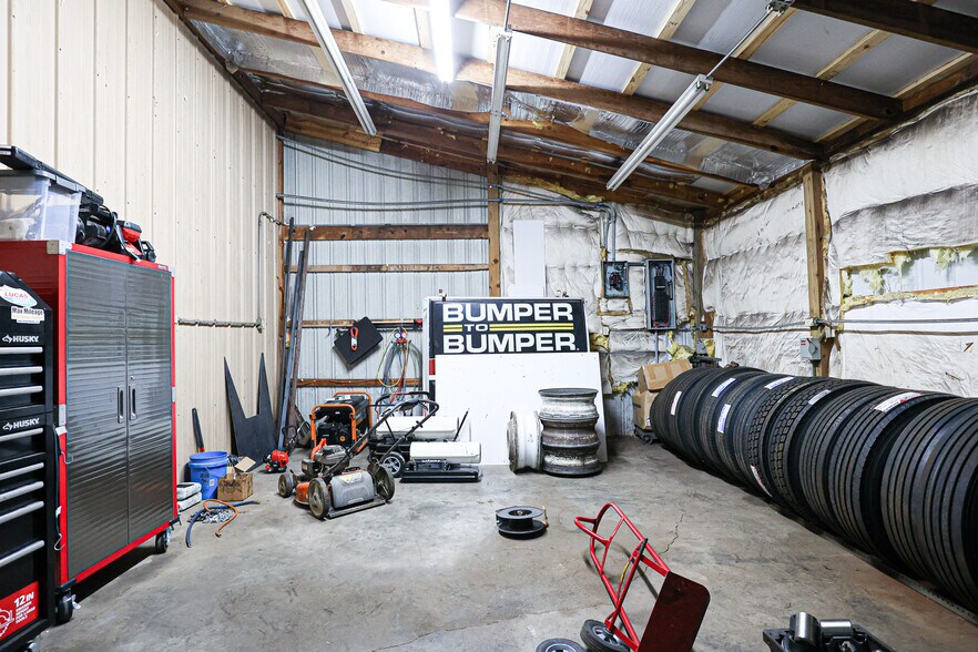 More Photos Of 430 US-62 E, Eddyville Auto Repair For Sale