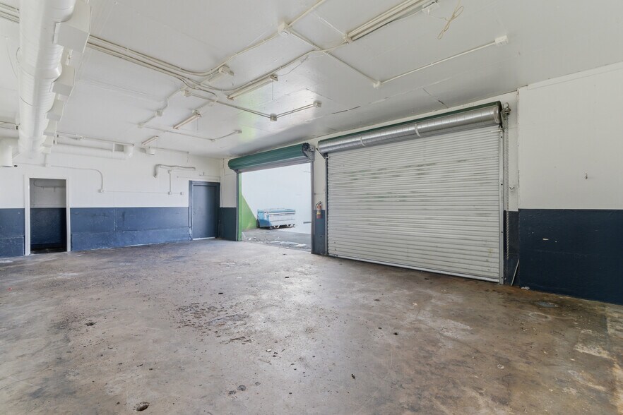 More Photos Of 8783 San Fernando Rd, Sun Valley Auto Repair For Lease