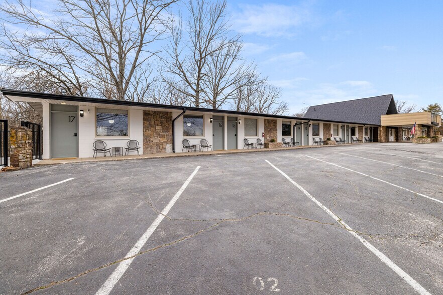 More Photos Of 14733 Dutchmans Dr, Rogers Hotel For Sale