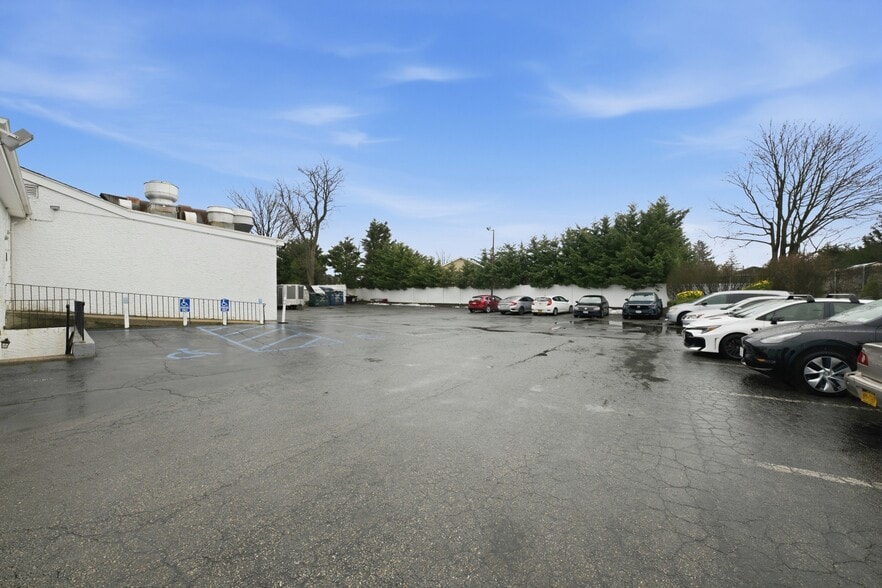 More Photos Of 410 Merrick Rd, Oceanside Restaurant For Sale