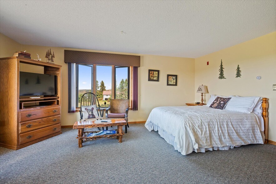 More Photos Of 341 US Route 1, Weston Hotel For Lease