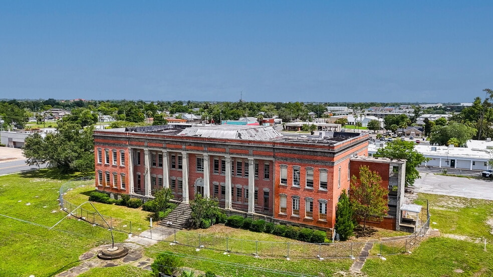 More Photos Of 101 E 7th St, Panama City Schools For Sale