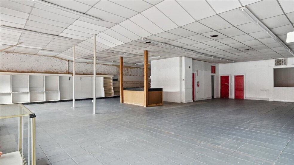 More Photos Of 123 N Main St, Warrenton Storefront For Sale