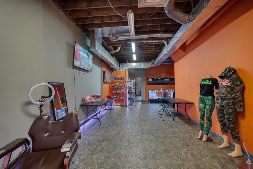 More Photos Of 10325 Cadieux Rd, Detroit Flex For Sale