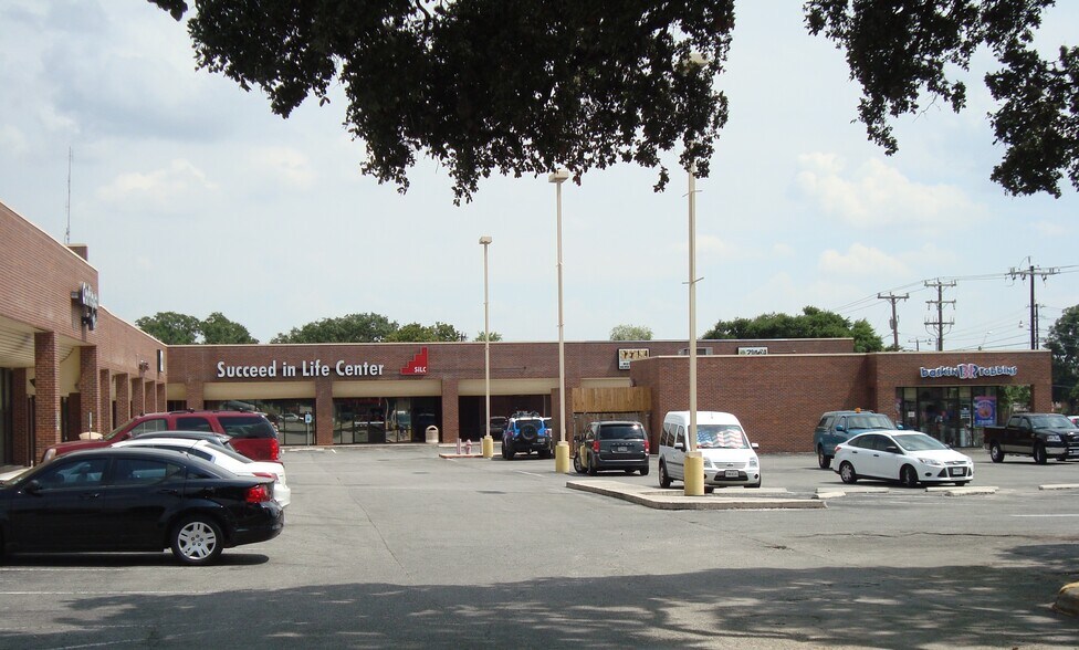 Primary Photo Of 6715 Bandera Rd, San Antonio Storefront For Lease