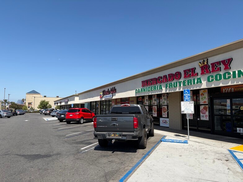 More Photos Of 1701-1725 W Chapman Ave, Orange General Retail For Lease