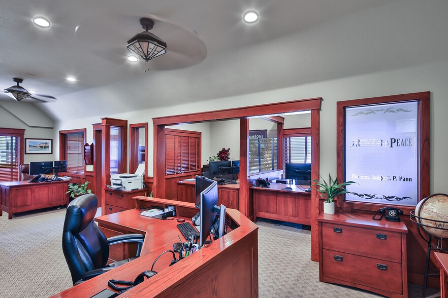 More Photos Of 412-414 Walnut Ave, Huntington Beach Storefront For Sale