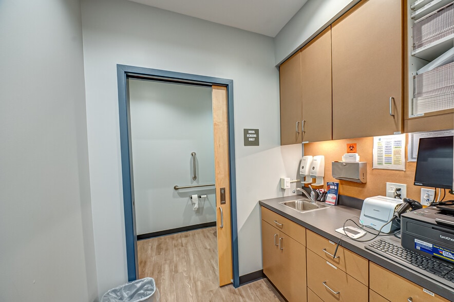 More Photos Of 24 Railroad Ave, Patchogue Office For Sale