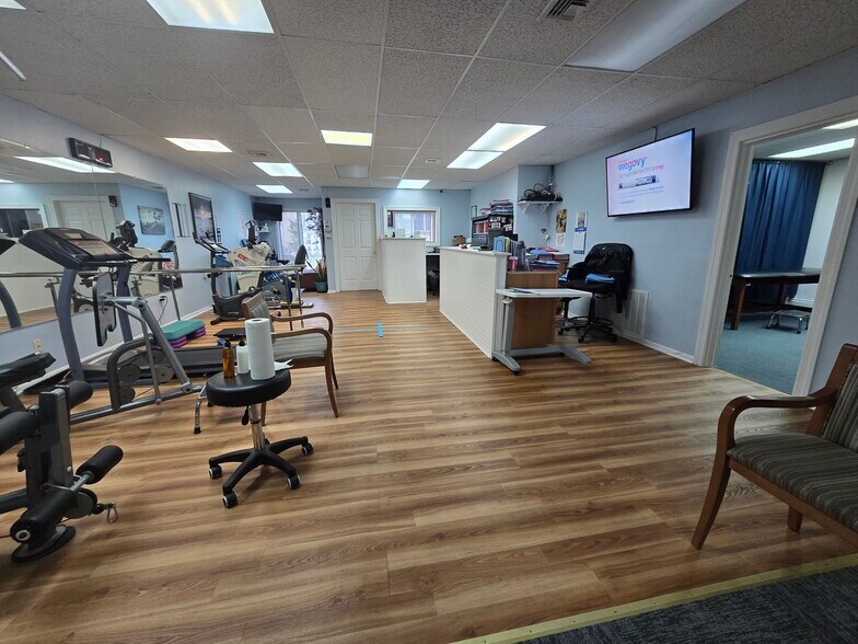 More Photos Of 811 Clifton Ave, Clifton Office For Sale