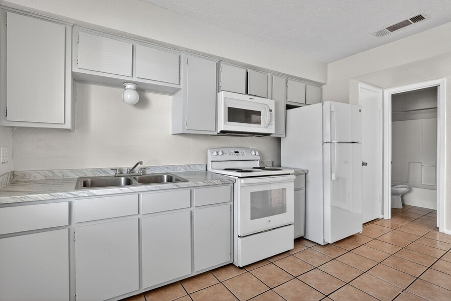 More Photos Of 306 Calhoun Dr, Rockdale Apartments For Sale