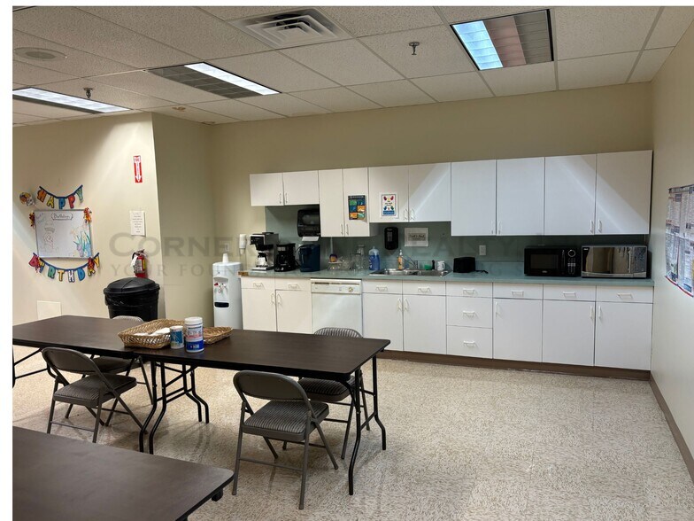 More Photos Of 84 Progress Ln, Waterbury Flex For Lease